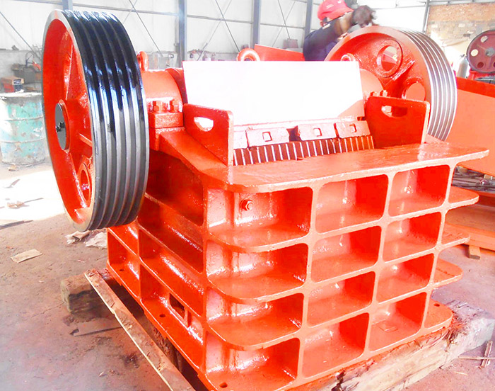 PE600x900顎式破碎機